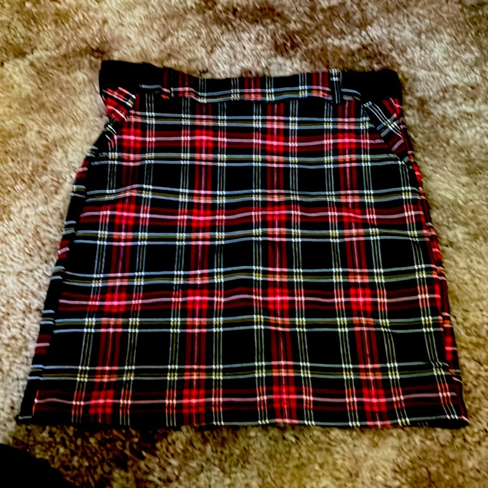 Medium skirt, stretchy! Great additive to outfit. Goth.